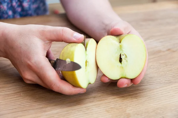 Cutting Apple — Stock Photo, Image