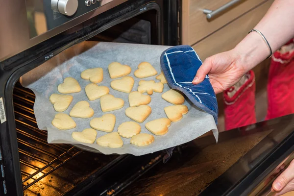 Koken kerstkoekjes — Stockfoto