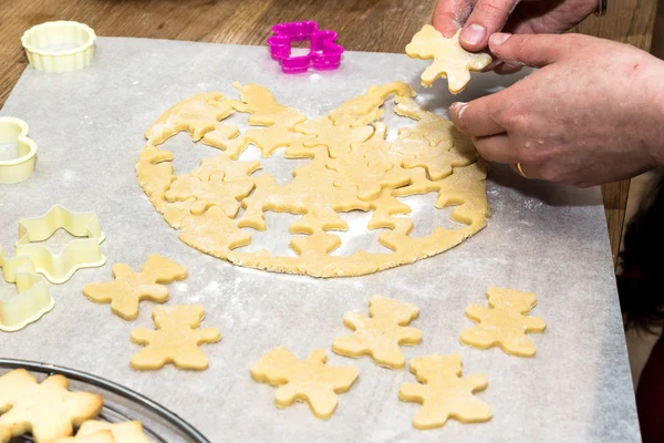 Μαγείρεμα cookies Χριστούγεννα — Φωτογραφία Αρχείου