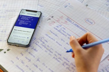 Paris, Fransa - 18 Ocak 2024: Parcoursup, Fransa 'daki ilk yüksek öğrenim döngüsünün birinci yılına giriş için ulusal platformdur.