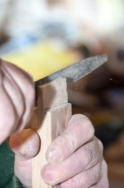 Carpenter's hands working wood in his workshop — Stock Photo, Image