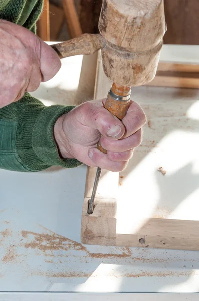Carpenter's hands working wood in his workshop — Stock Photo, Image