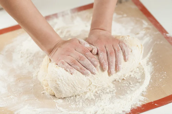 Ellerinizle ekmek hamur yapma