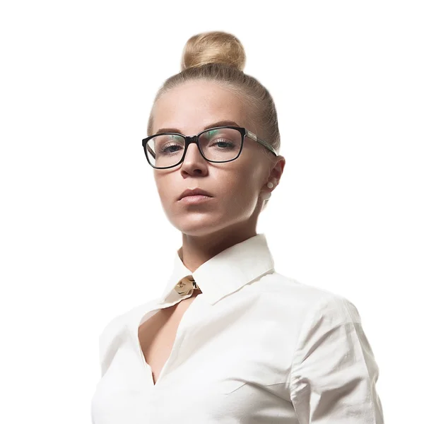 Strenge schöne Frau mit Brille — Stockfoto