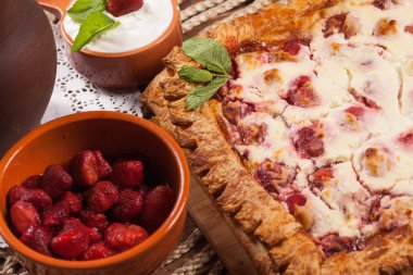 Pasta yemek seti ile masada