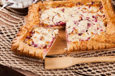 Pasta yemek seti ile masada