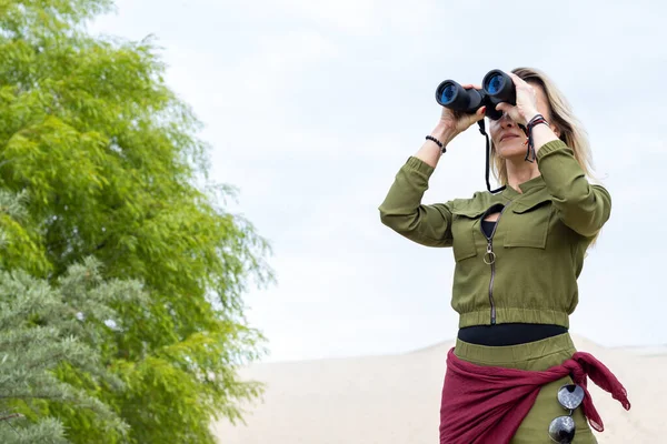 Woman Looks Binoculars Standing Nature Background Trees Sand — Stock Photo, Image