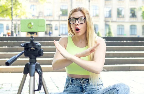 Young Girl Recording Video Her Smartphone Broadcast Online Internet Woman — Stock Photo, Image