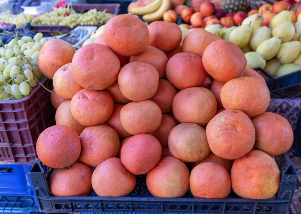 Jede Menge Reife Grapefruit Bauernmarkt Handel Mit Zitrusfrüchten — Stockfoto