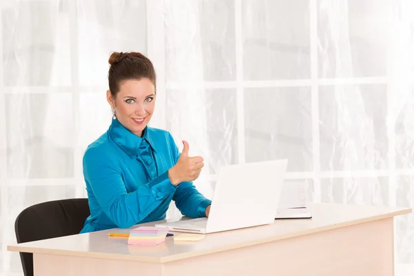 Modern business woman in the office with copy space — Stock Photo, Image