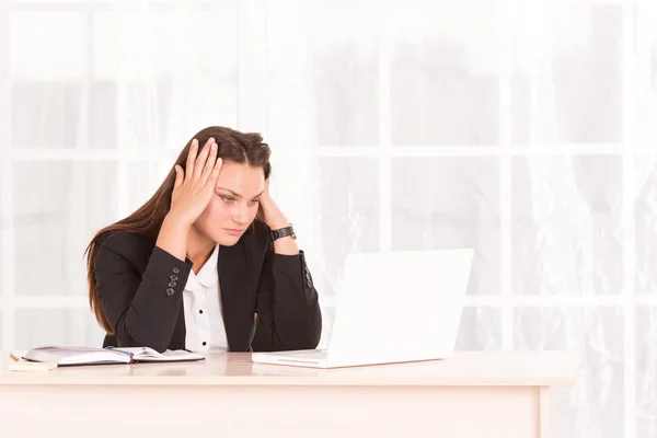 Kız öğrenci. Parlak ofisinde çalışan Modern iş kadın. Yöneticisi, Sekreter.