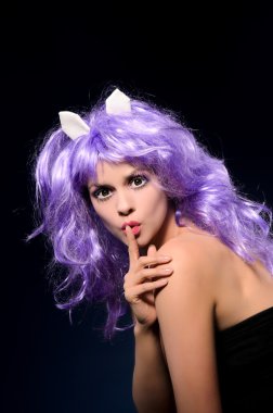Cosplay kız gösteren işareti sessiz