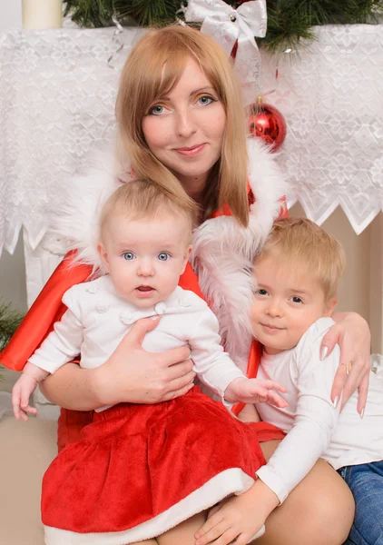Familie in kerst kleding — Stockfoto