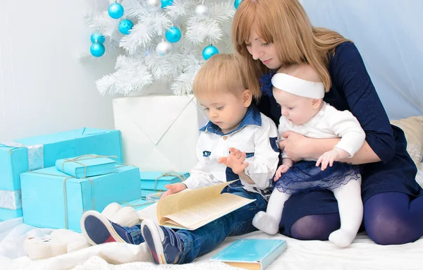 Mommy with children at New Year tree — Stock Photo, Image