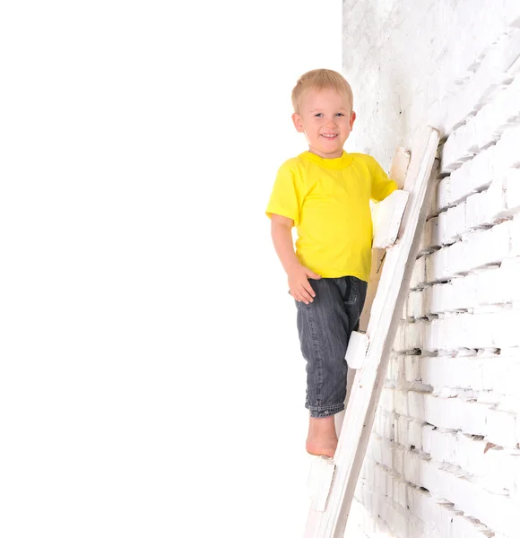 Jongen op ladder — Stockfoto