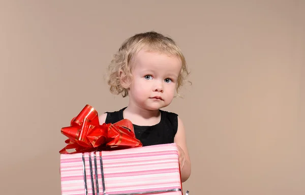 Little girl with gift — Stock Photo, Image