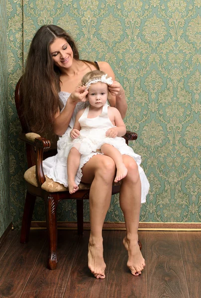 Mother with daughter in retro style — Stock Photo, Image