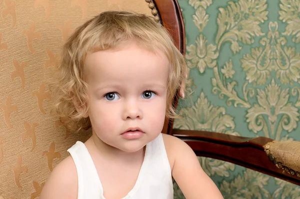 Retrato de niña rizada —  Fotos de Stock