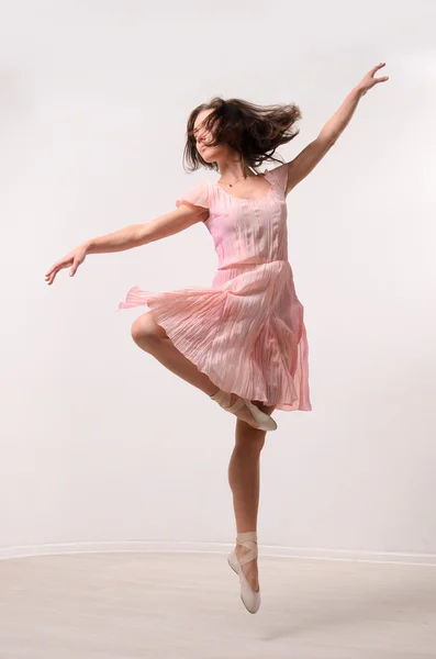 Professional jumping ballerina — Stock Photo, Image