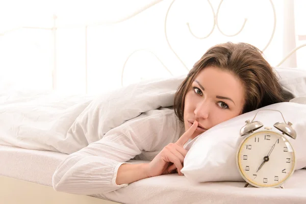 Attractive young woman in bed — Stock Photo, Image