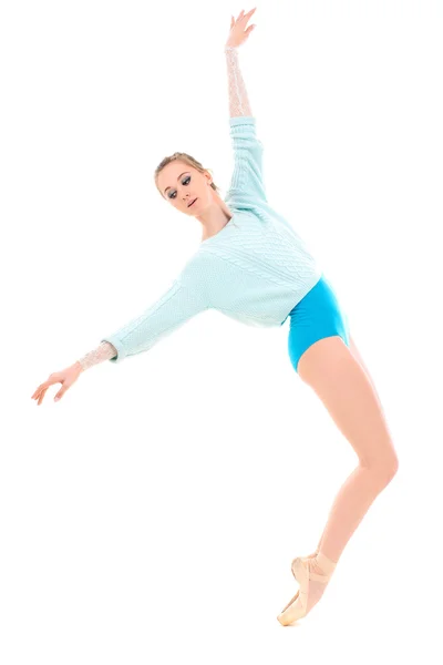 Jonge professionele ballerina op zijn tenen — Stockfoto