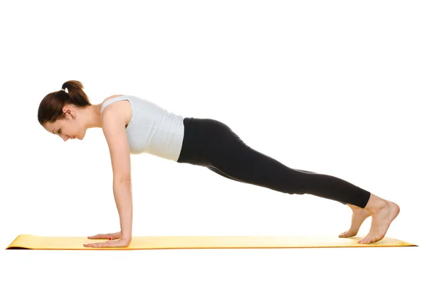 Jonge vrouw beoefenen van yoga oefeningen — Stockfoto