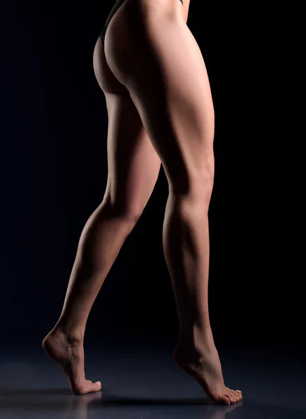 Pernas e nádegas musculares femininas — Fotografia de Stock