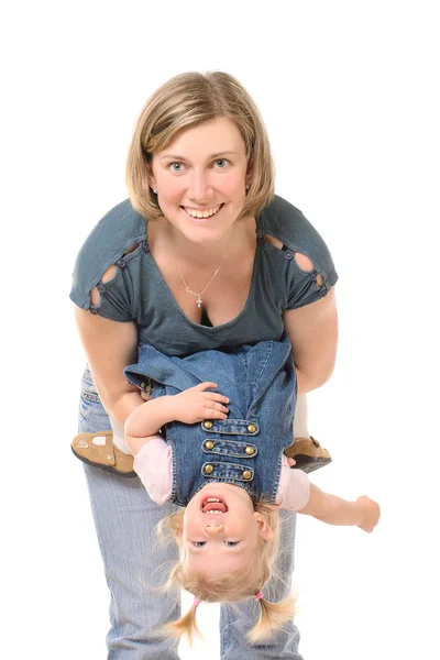 Mãe segurando filha de cabeça para baixo — Fotografia de Stock