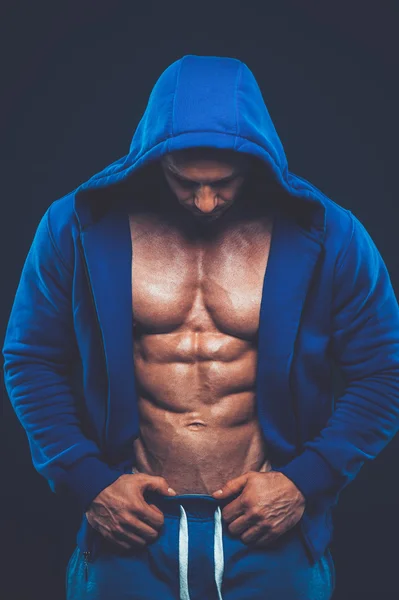 근육 질의 몸통으로 남자입니다. 강한 운동 남성 피트 니스 모델 몸통 — 스톡 사진