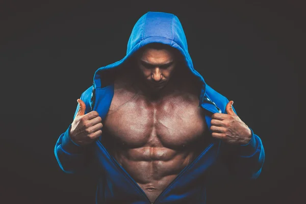 Man met gespierde torso. Sterke atletische mannen Fitness Model Torso — Stockfoto