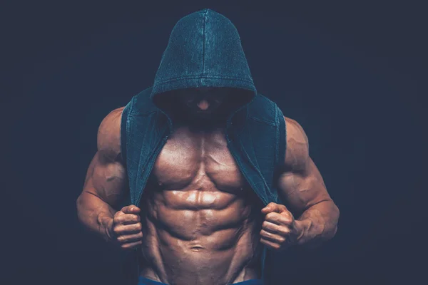 Kas gövde olan adam. Güçlü atletizm Erkekler Fitness modeli gövde