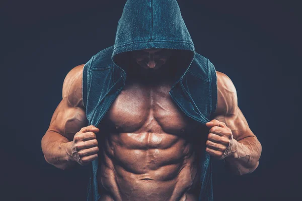 Kas gövde olan adam. Güçlü atletizm Erkekler Fitness modeli gövde