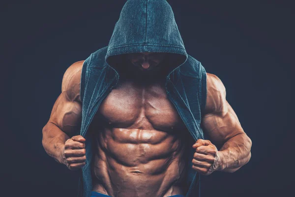 Hombre con torso muscular. Fuerte atlético hombres fitness modelo torso —  Fotos de Stock