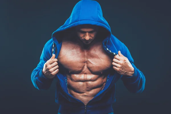 Man met gespierde torso. Sterke atletische mannen Fitness Model Torso — Stockfoto