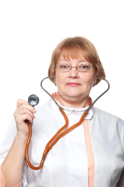 Doctora con estetoscopio. Aislado sobre fondo blanco . —  Fotos de Stock