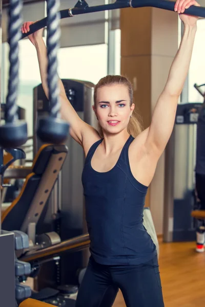 Sport, fitness, lifestyle en mensen concept - jonge vrouw flexi — Stockfoto