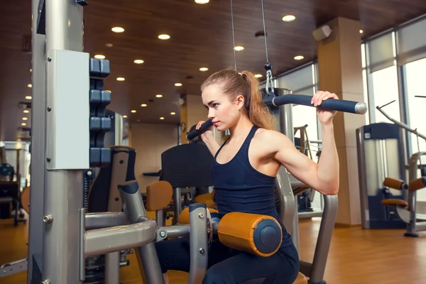 Deporte, fitness, estilo de vida y concepto de personas - mujer joven flexi — Foto de Stock