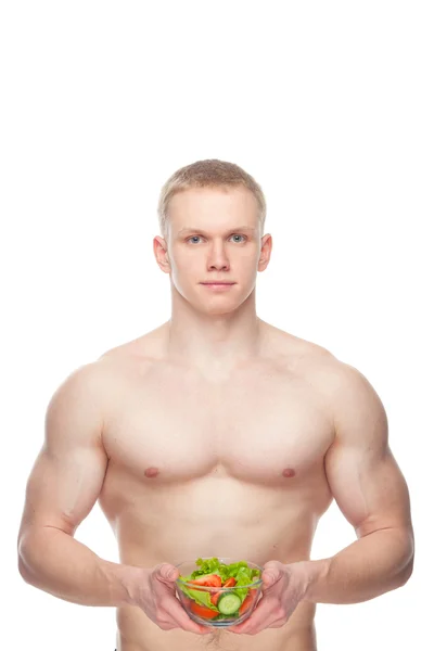 Hombre de cuerpo en forma y saludable sosteniendo una ensaladera fresca, en forma abdominal, aislado sobre fondo blanco, retocado de color, en topless — Foto de Stock