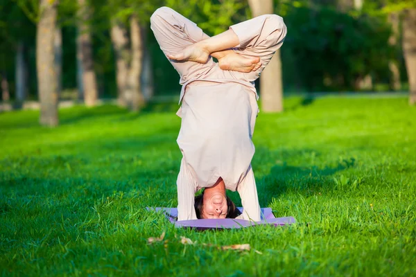 Practicing yoga in the morning, with trees  background — Stock Photo, Image