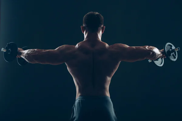 Muscle man doing bicep curls. — Stock Photo, Image