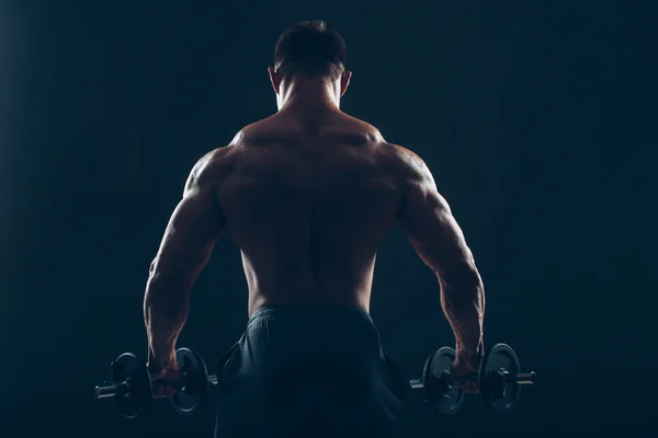 Muscle man doing bicep curls. — Stock Photo, Image