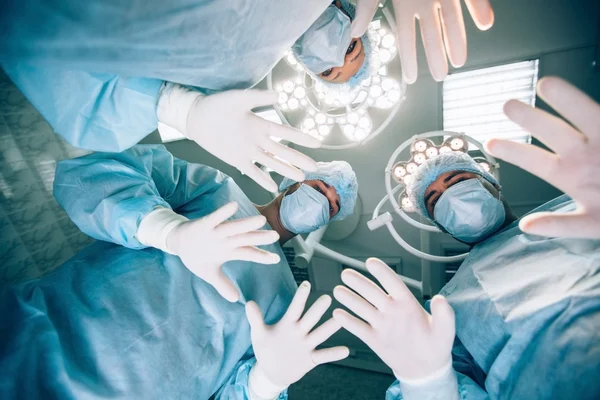 Surgeons standing above of the patient before surgery — Stock Photo, Image