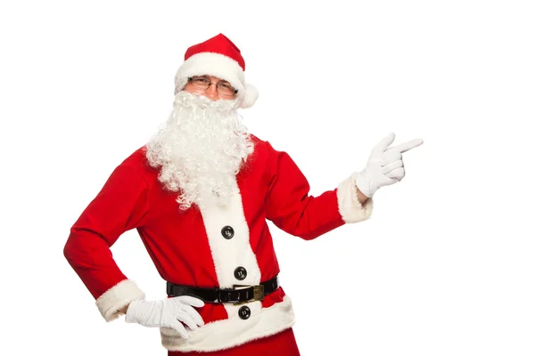 Санта-Клаус указывает знак с улыбкой, изолированные на белом фоне — стоковое фото