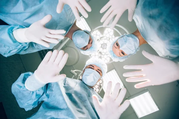 Surgeons standing above of the patient before surgery — Stock Photo, Image