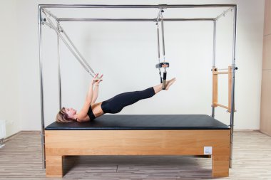 cadillac fitness egzersiz Pilates aerobik eğitmeni kadın