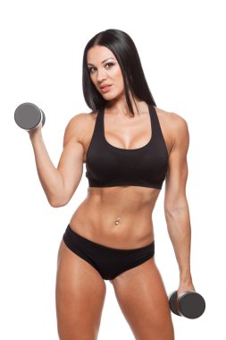 Beyaz arka plan üzerinde izole dumbbells ile güzel bir ince kadın