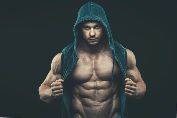 근육 질의 몸통으로 남자입니다. 강한 운동 남성 피트 니스 모델 몸통 보여주는 6 팩 애비. — 스톡 사진