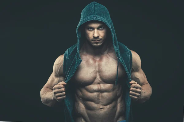 Kas gövde olan adam. Güçlü atletizm Erkekler Fitness modeli gövde gösteren altı bohça abs.