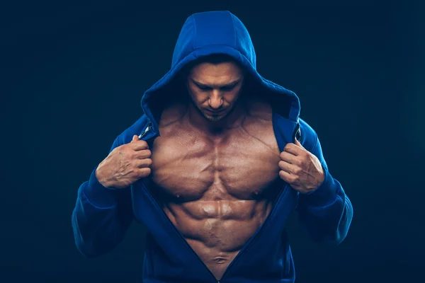 Άνθρωπος με μυϊκή τον κορμό. Ισχυρή αθλητική κορμού μοντέλο Fitness ανδρών προβολή abs έξι πακέτων. — Φωτογραφία Αρχείου