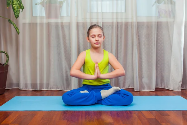 Fitness. sport, training and lifestyle concept - Child doing exercises on mat in home. — Stock Photo, Image